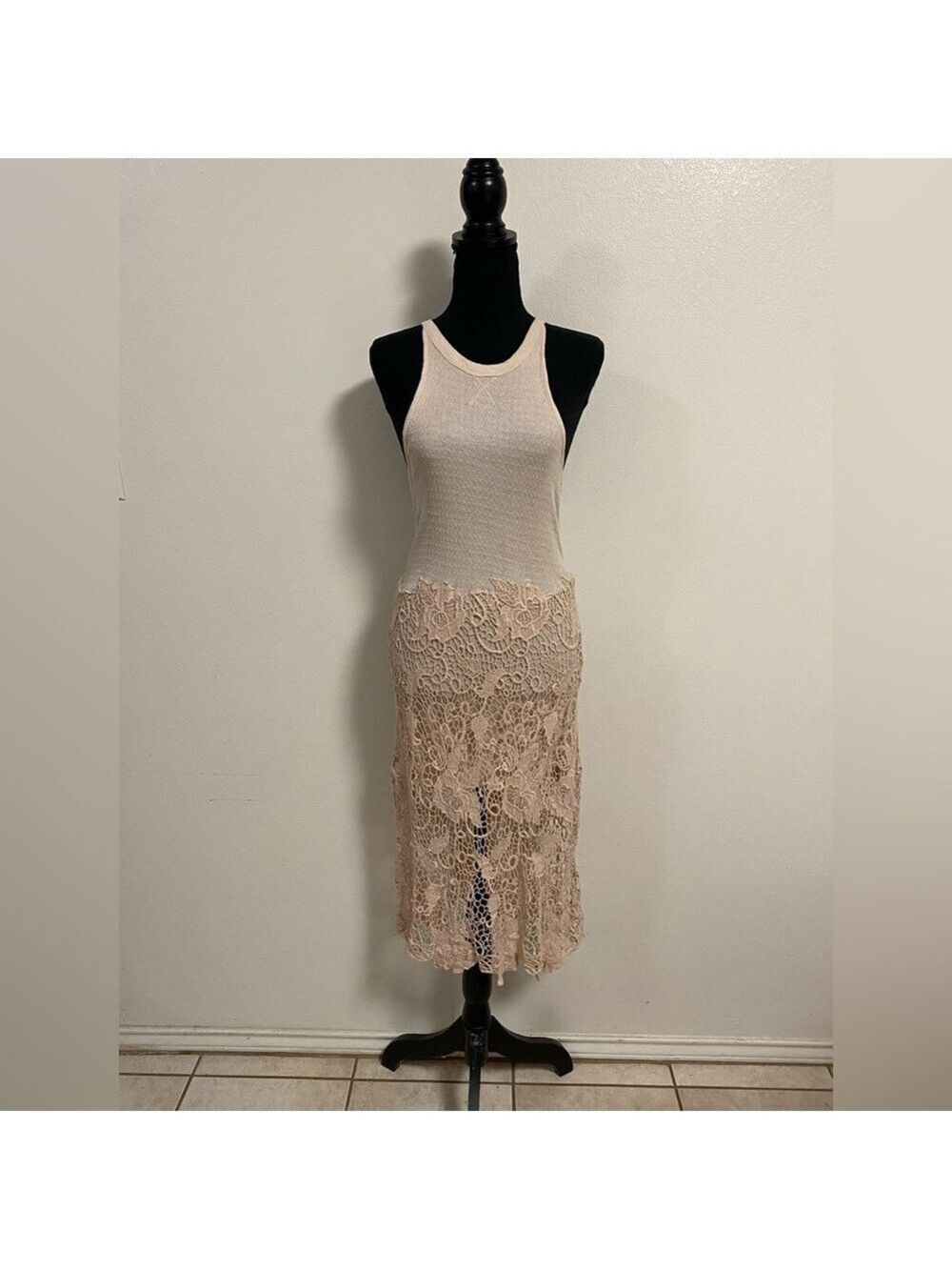Free People Dress Women’s Size Medium cream light pink Nora Lace Midi Tank Dress